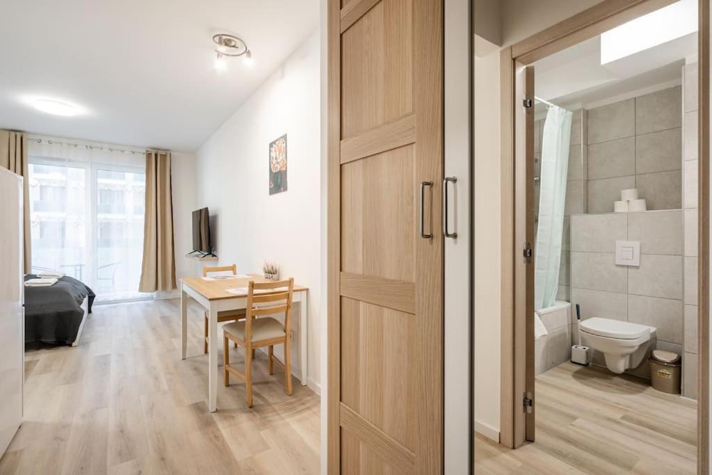 Oaks Studio With Balcony Будапеща Екстериор снимка