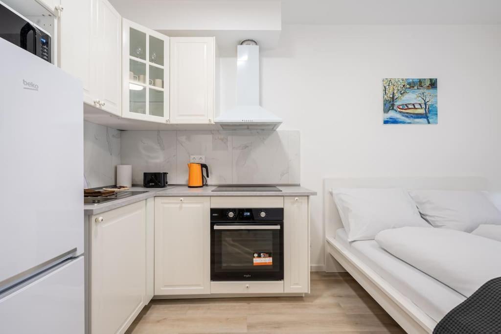 Oaks Studio With Balcony Будапеща Екстериор снимка